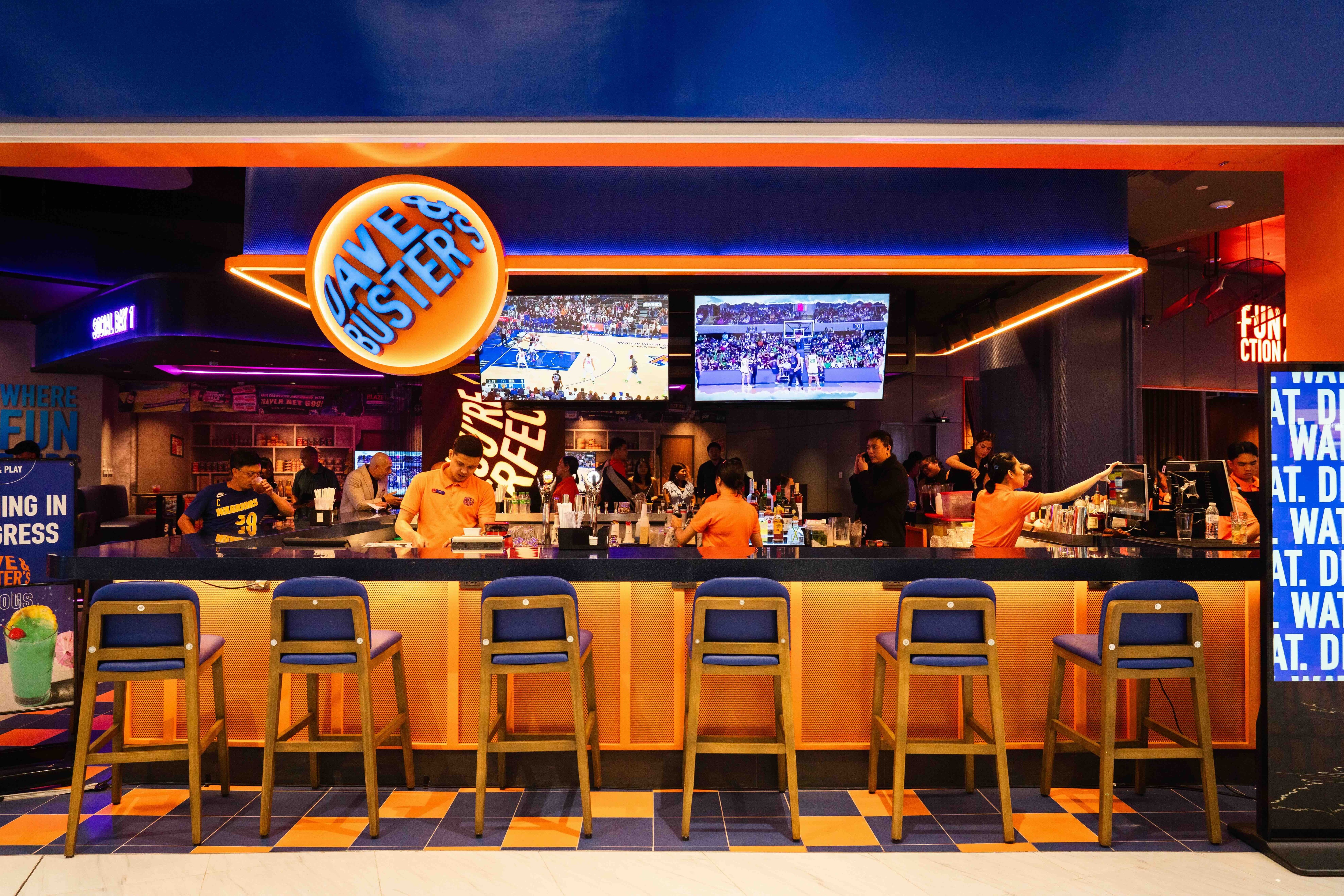 Dave & Buster’s is big, loud and surprisingly easygoing